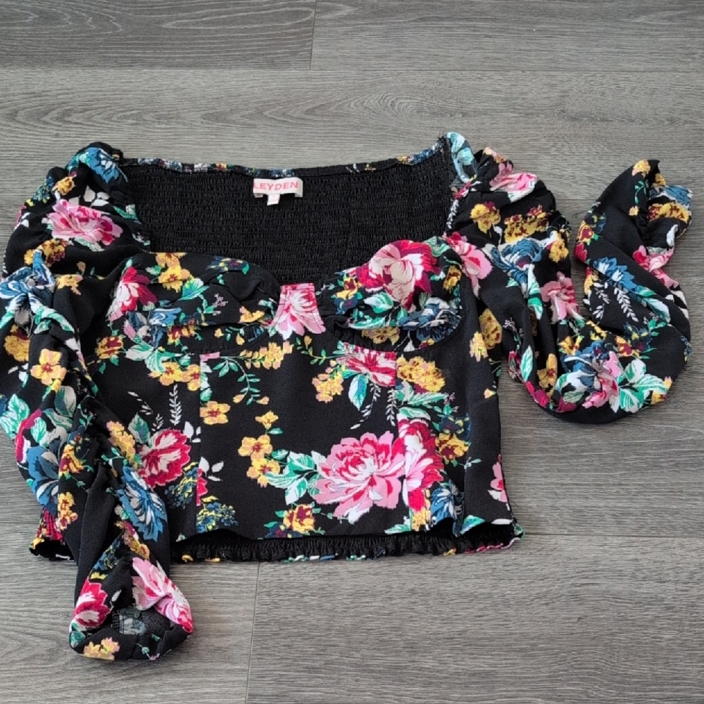 Leyden Red and Black Bell Sleeve Crop Blouse